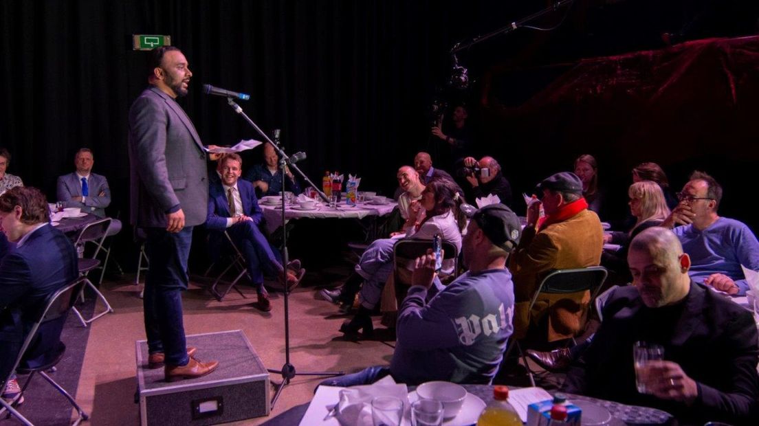 Haagse politici maken grappen tijdens het traditionele 'correspondents dinner'