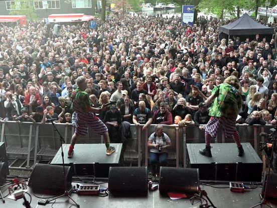 LIVE: Jitiizer rockt op Bevrijdingsfestival yn Ljouwert