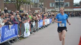 Slijkhuis en Hillebrink winnen halve marathon in Leek