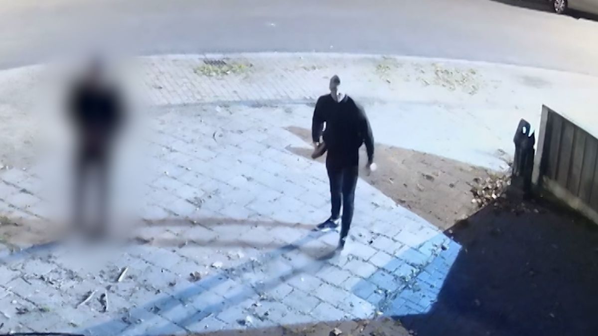 Nieuwe beelden van man die stoeptegels door ruiten heengooit