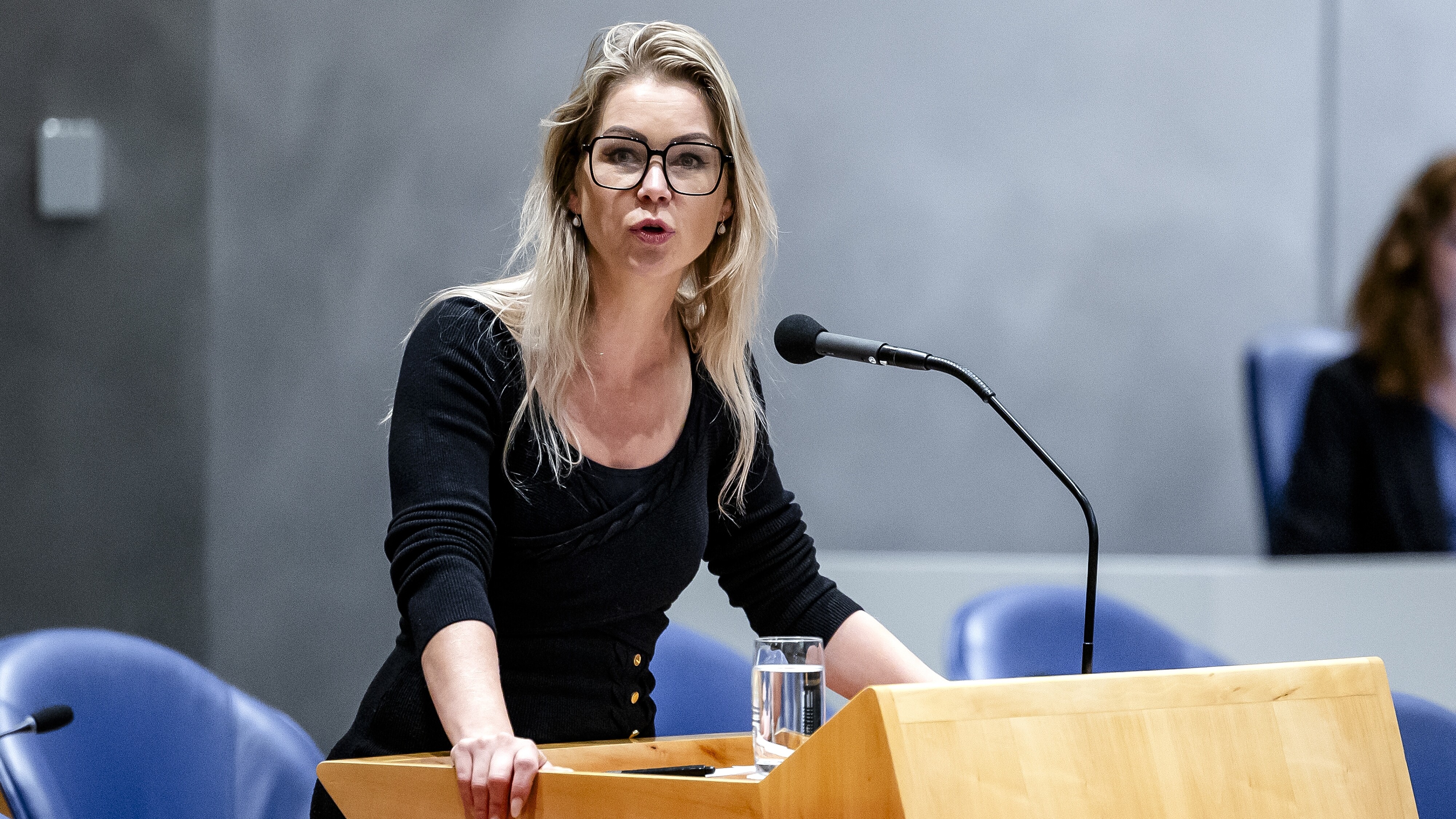 Geen uitzondering voor kippen- en varkenssector in mestwet minister Wiersma