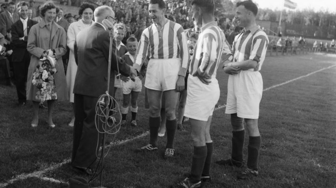 Afscheid Charley van de Weerd, Frans Beijer en Henk Looijs eine seizoen 1959-1960