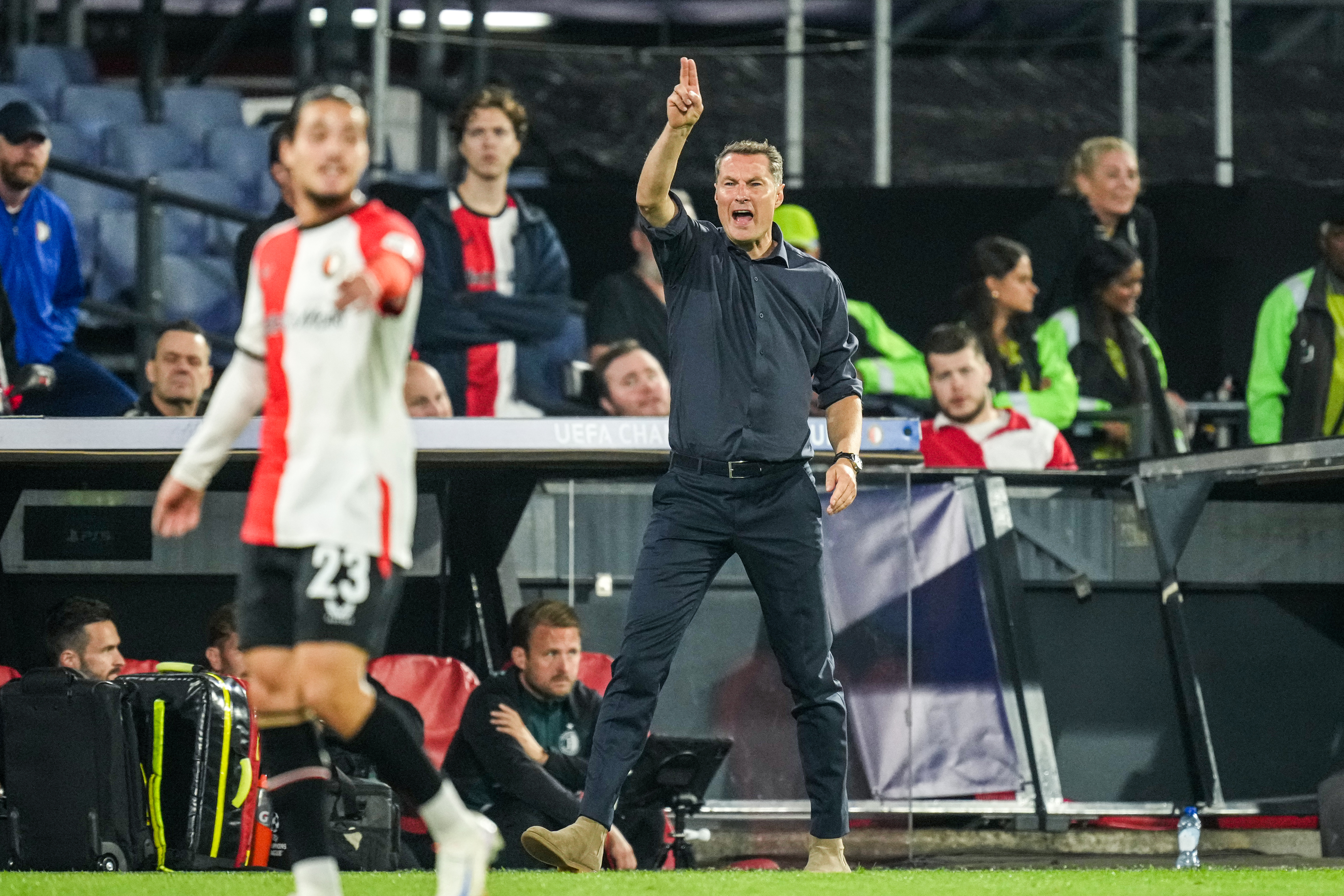 Brian Priske tijdens Feyenoord - Leverkusen