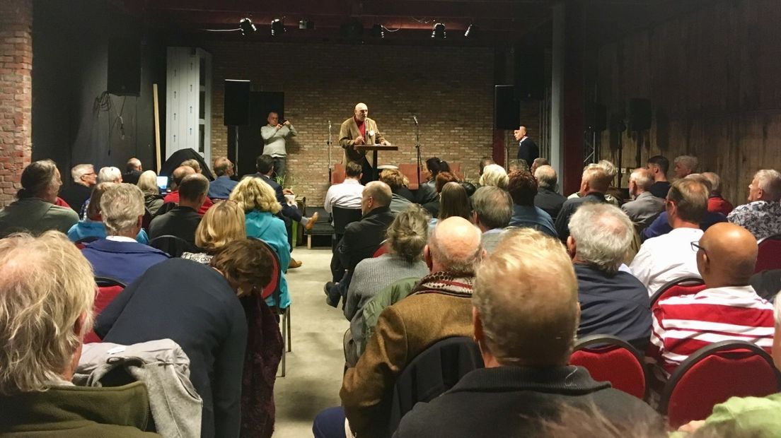 Zo'n honderd inwoners kwamen naar de informatieavond in Vlissingen over de problematiek in de stad