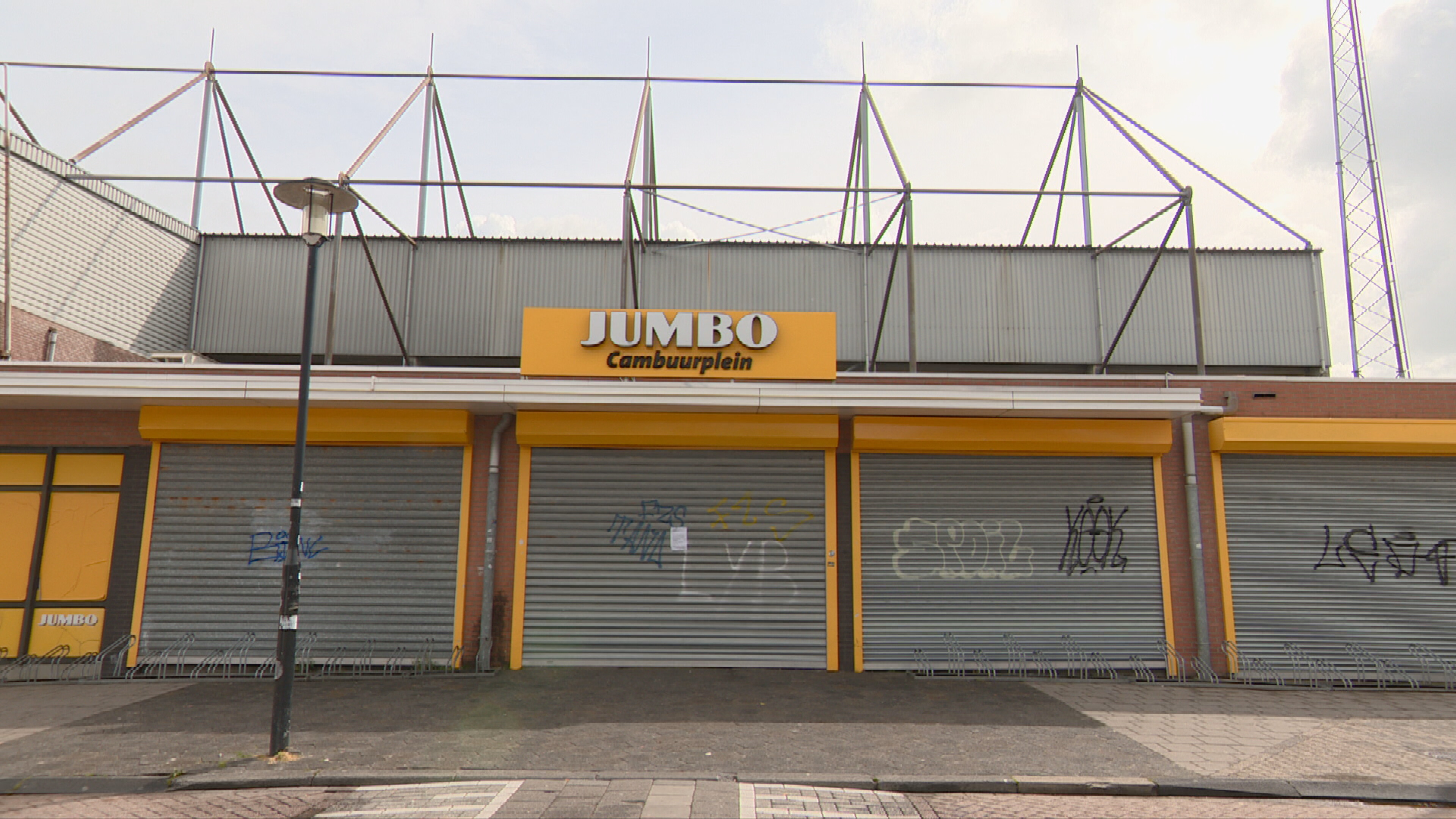 Sluiting supermarkt heeft ook gevolgen voor andere ondernemers aan Cambuurplein: "Zij zijn niet verzekerd"