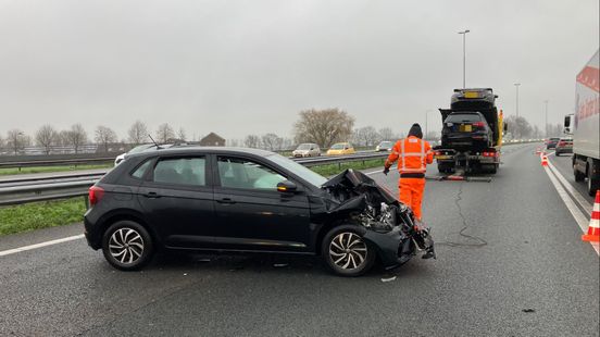 A27 tijdelijk dicht na ongeluk met meerdere autos. A27 tijdelijk dicht na ongeluk met meerdere autos.