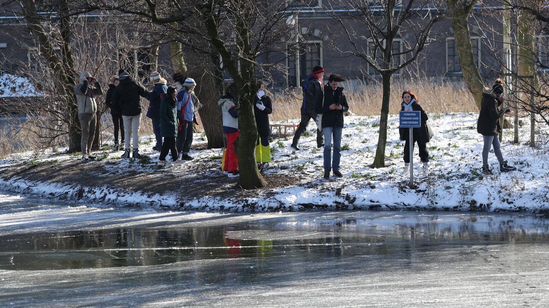 Schaatsers zitten vast op het eilandje