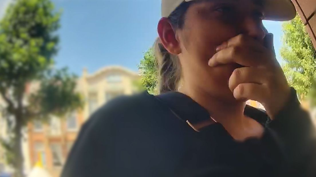 De politie zoekt deze vrouw voor zakkenrollerij en pinnen met een gestolen bankpas.