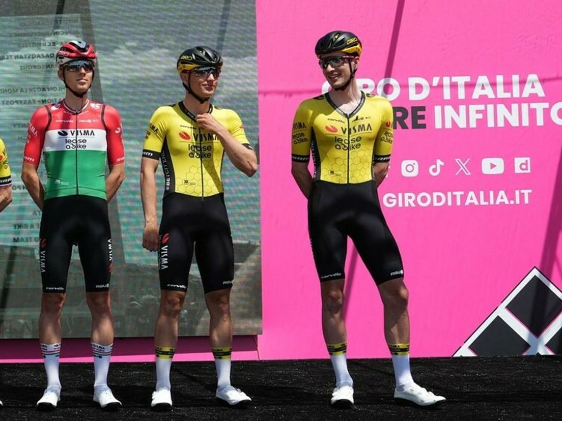 Tim van Dijke spaart krachten in pittige openingsrit Giro d'Italia