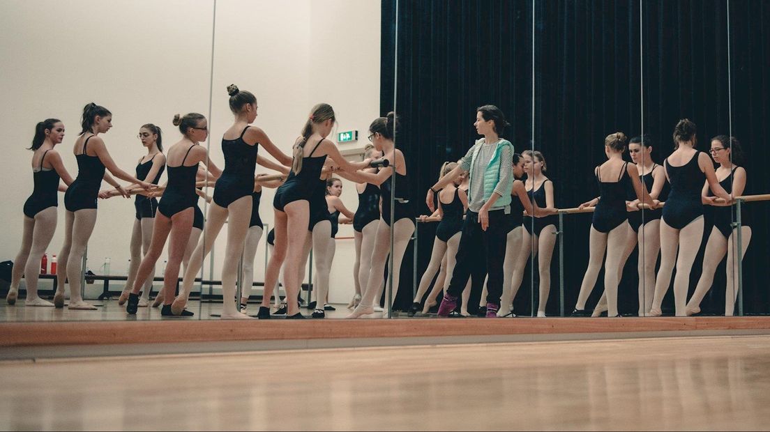 Hardenbergse danseressen krijgen balletmasterclass