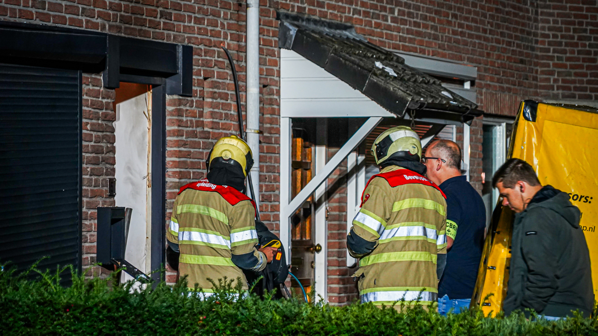 Explosie bij huis Veenendaal, voordeur eruit geblazen