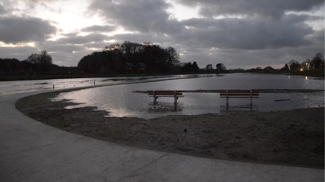 Hoogwater in Vecht bij Ommen