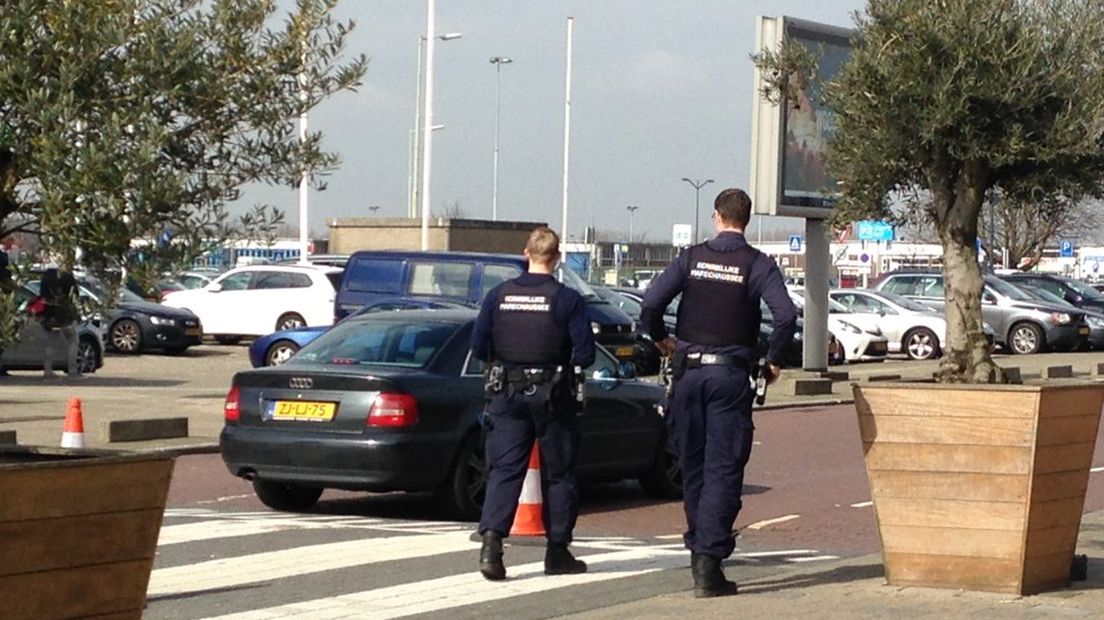 Marechaussees op Rotterdam-The Hague Airport (archief