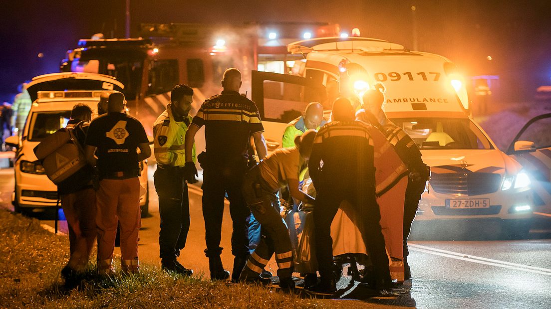 Het slachtoffer is met een ambulance naar het ziekenhuis gebracht.