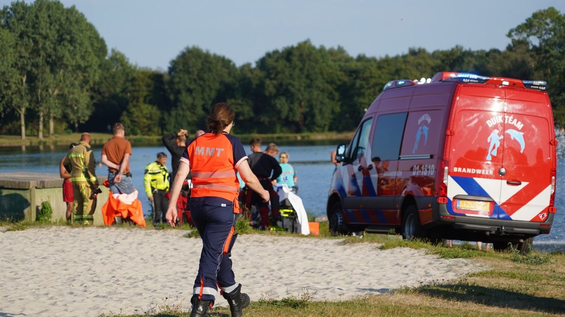 Hulpdiensten bij de Hoornseplas in Eelderwolde