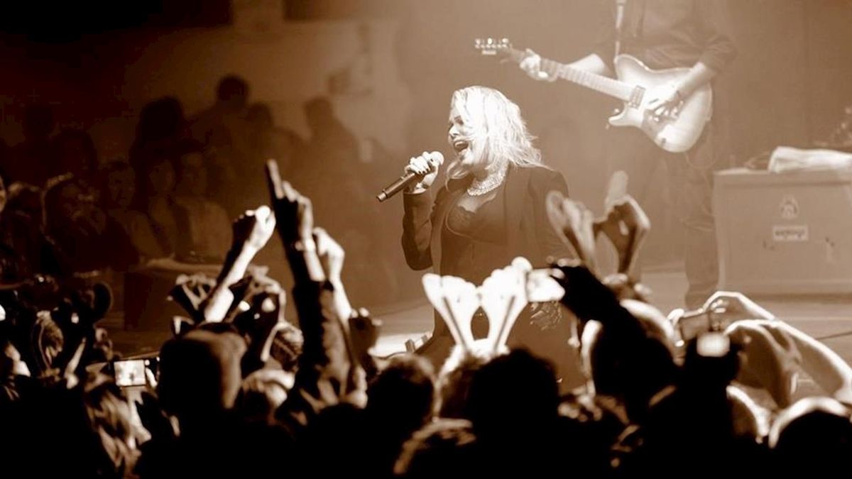 Foto's concert wereldsterren Kim Wilde en Nik Kershaw in Saasveld