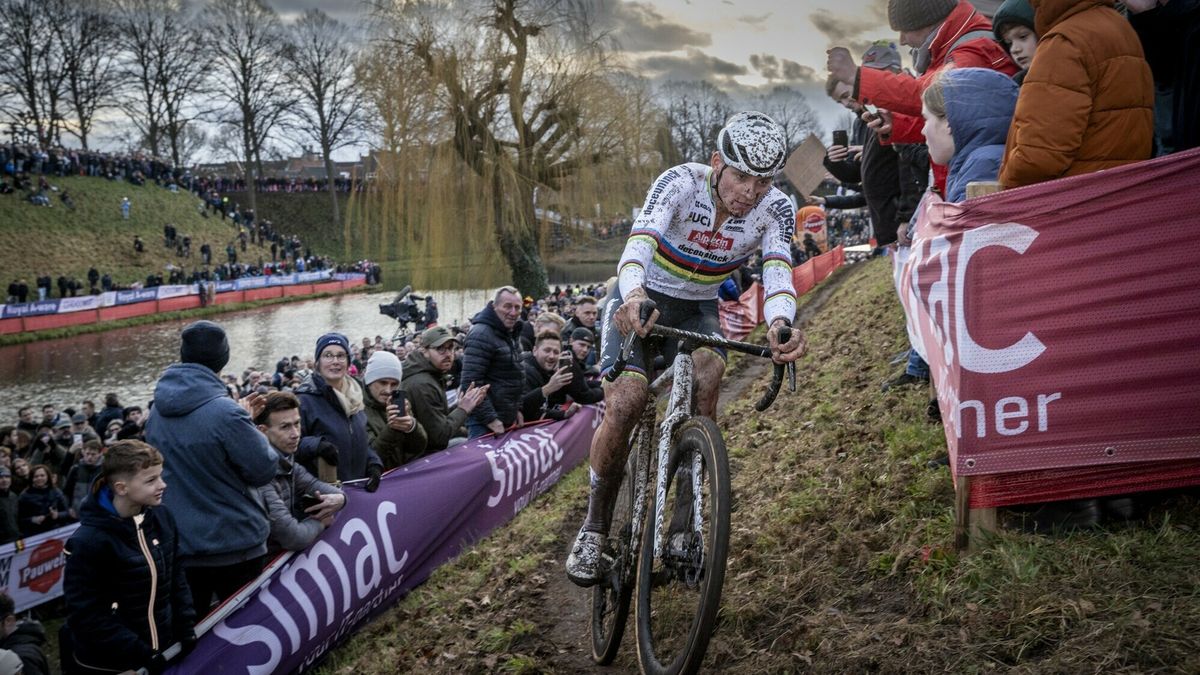 Wie houdt fenomeen Van der Poel van recordzege af?