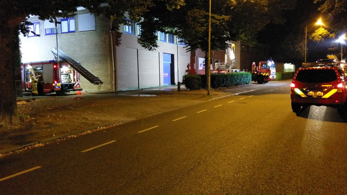 In Papierfabriek Doetinchem heeft in de nacht van donderdag op vrijdag enkele uren een brand gewoed. Het vuur woedde in het dak van het bedrijf aan de Stationsstraat.