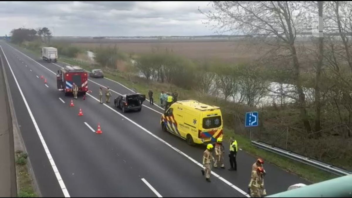 Spookrijdster veroorzaakt ongeval op A67 bij Maasbree, snelweg tijdelijk dicht richting Venlo