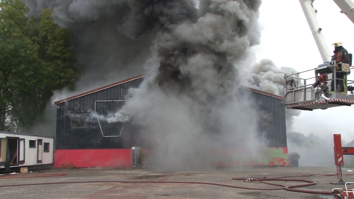 Voormalige discotheek Two Brothers in Harkstede afgebrand