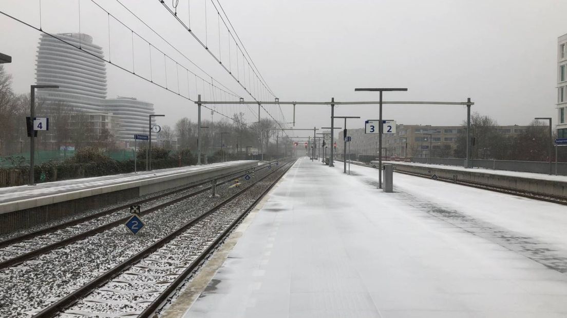 Sneeuw op het station Europapark in Stad