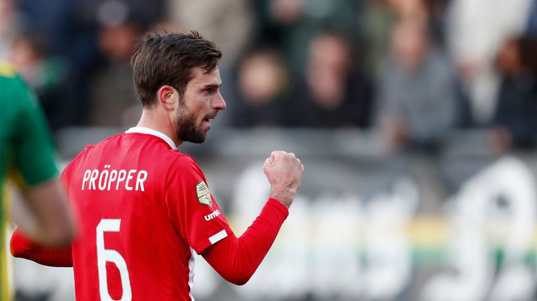 Davy Propper blij met de 1-0 tegen ADO Den Haag 