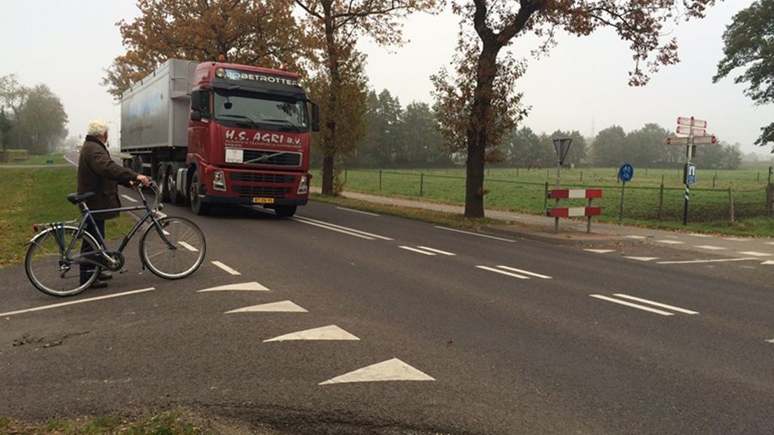 Op het gevaarlijke kruispunt bij Peizerwold wordt een fietstunnel gebouwd.