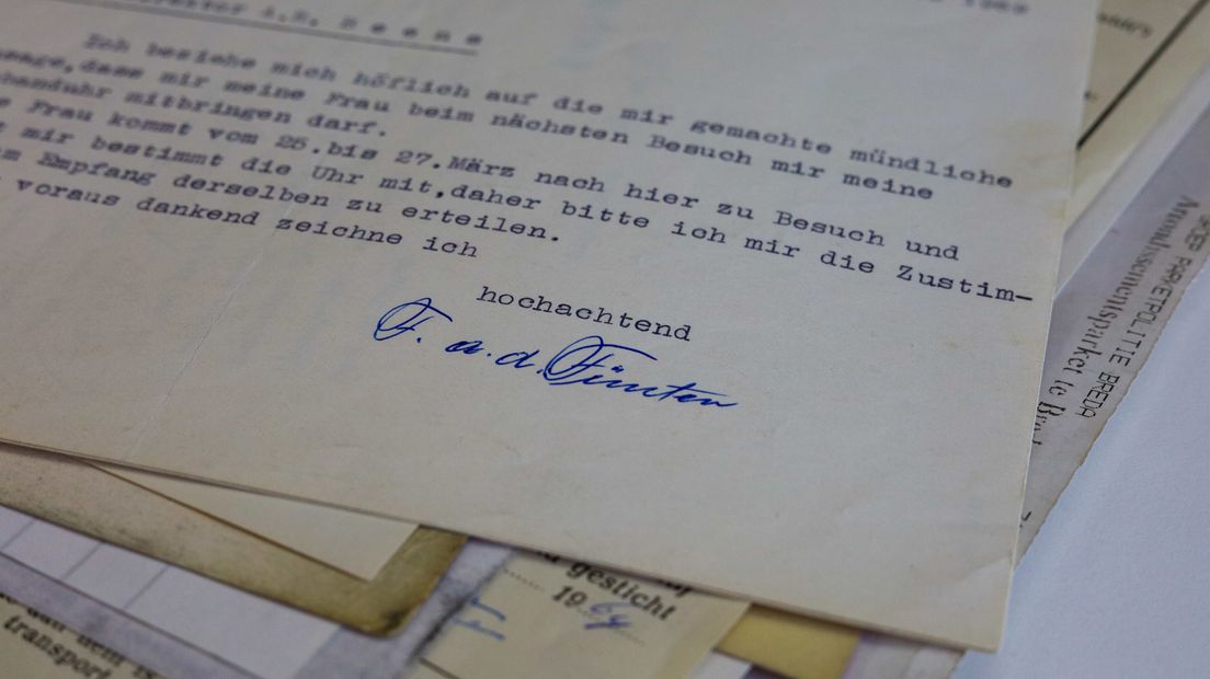 Een briefje van Aus der Fünten aan de directeur van de gevangenis in Breda, 1969