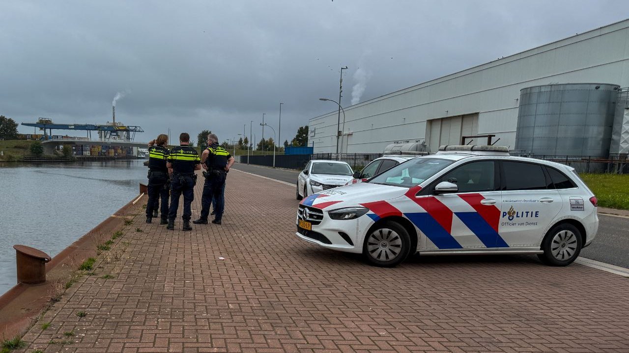 Hoofdwond fietser bij ongeluk in Deventer | Auto op boom in Dalfsen.
