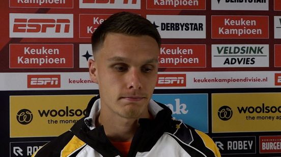Vitesse-doelman diep door het stof: 'Oliedom, sorry naar mijn teamgenoten'