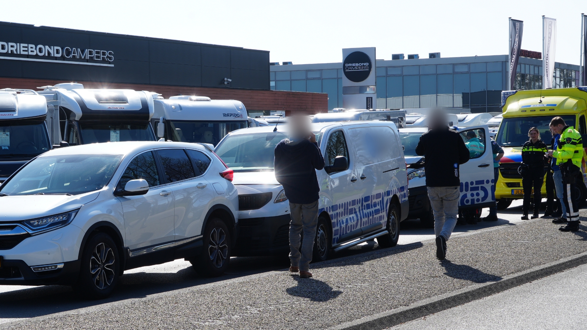 112-nieuws: Bestelbusjes van hetzelfde bedrijf knallen op elkaar in Stad