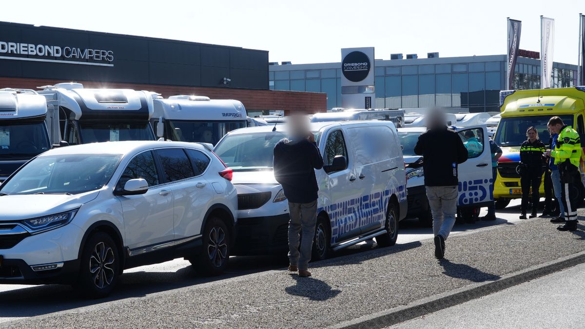 112-nieuws: Bestelbusjes van hetzelfde bedrijf knallen op elkaar in Stad