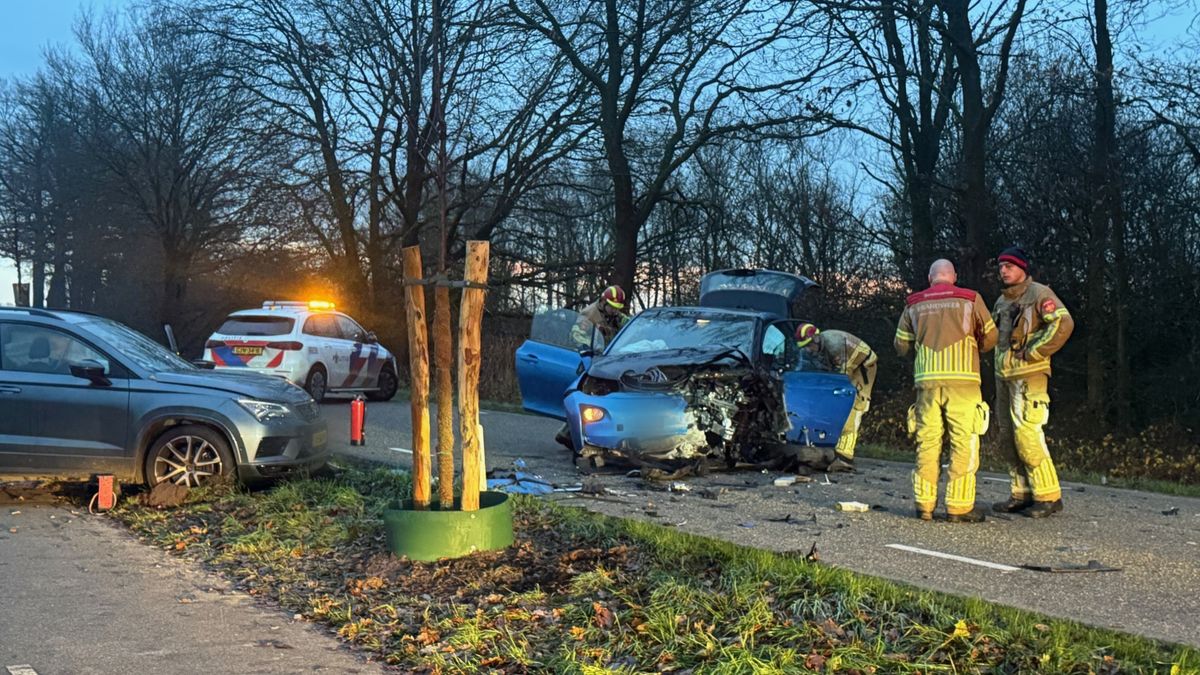 Twee gewonden bij ernstig ongeval met drie auto's bij Vlodrop