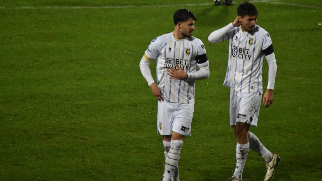 Vitesse is nu hekkensluiter in de eredivisie.