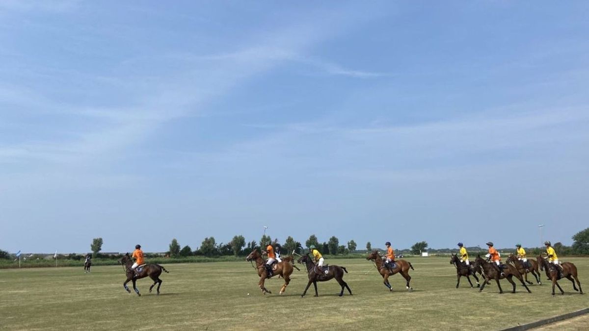 Polotoernooi in Aagtekerke: 'Niet alleen voor dames met hoedjes'