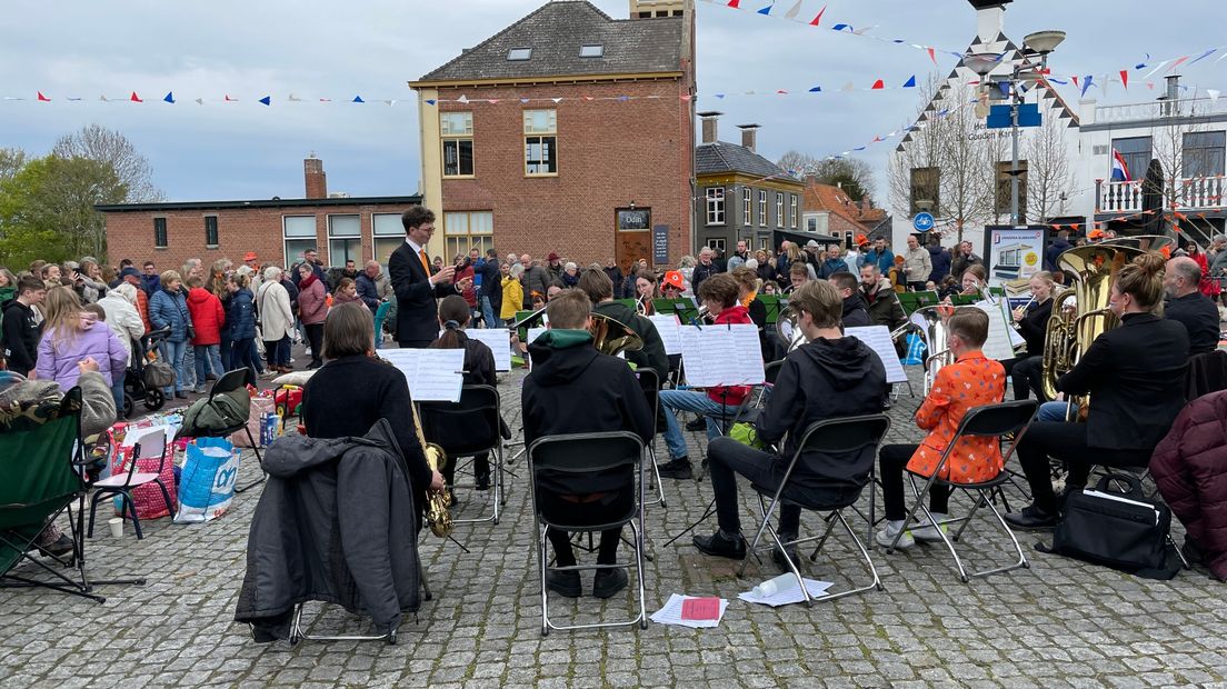 Muziek tijdens Koningsdag in Winsum