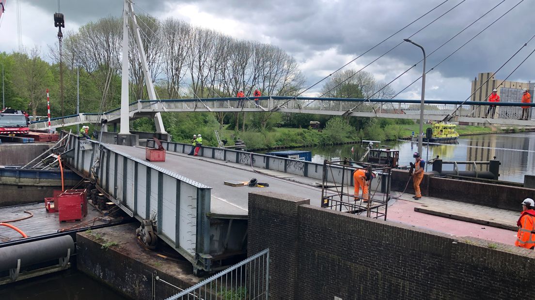 De schade aan de brug is groot