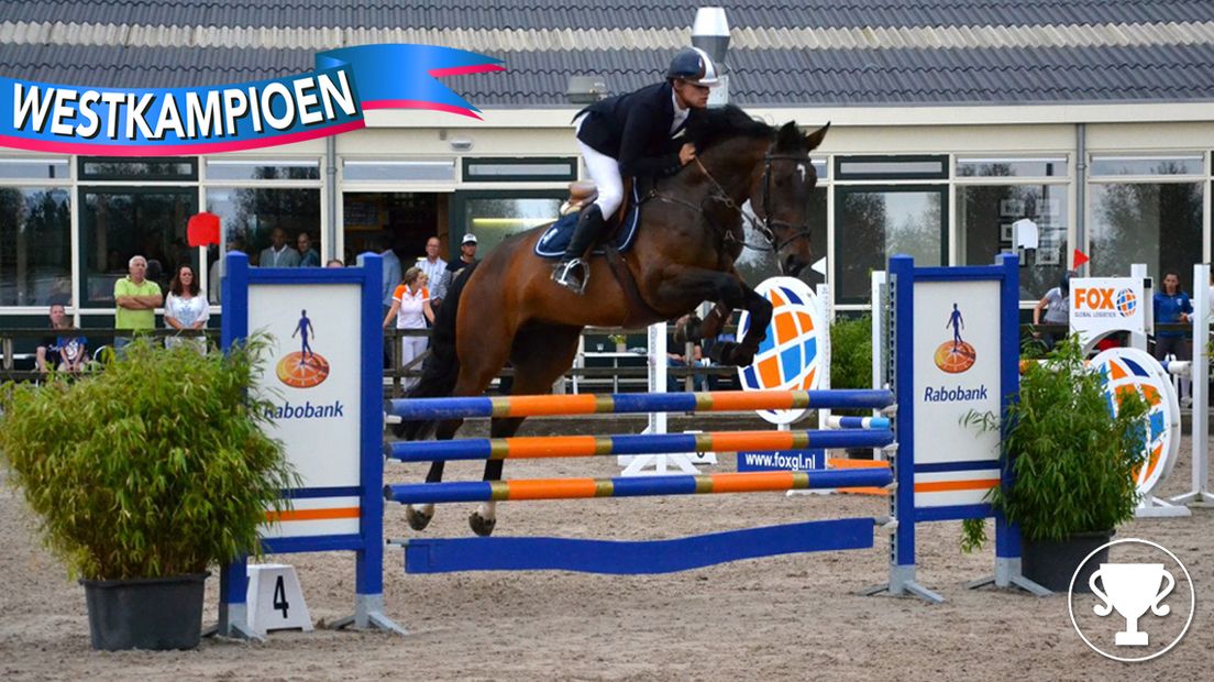 Jordi van Oosterhout in actie tijdens het Regiokampioenschap Springen van Zuid-Holland