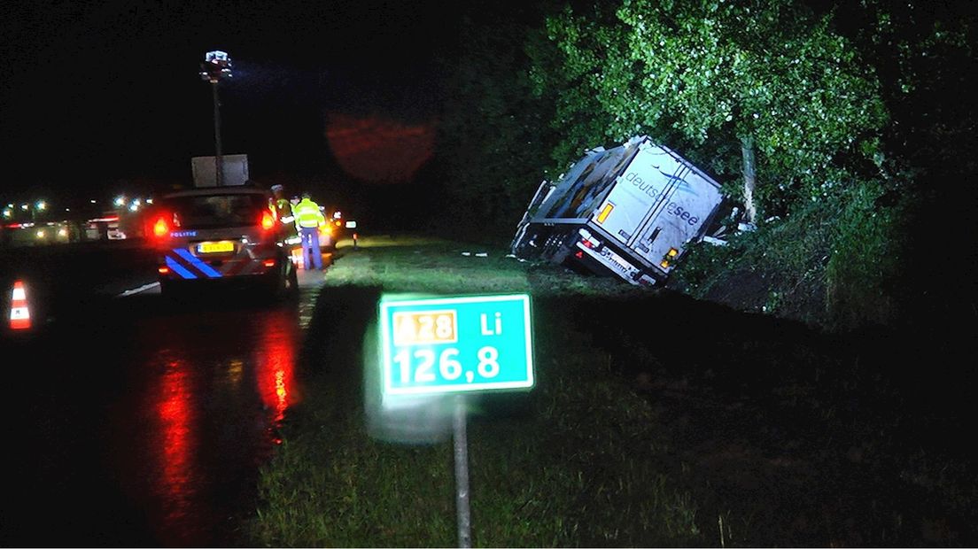 Lading kaviaar verloren bij ongeluk A28 De Wijk