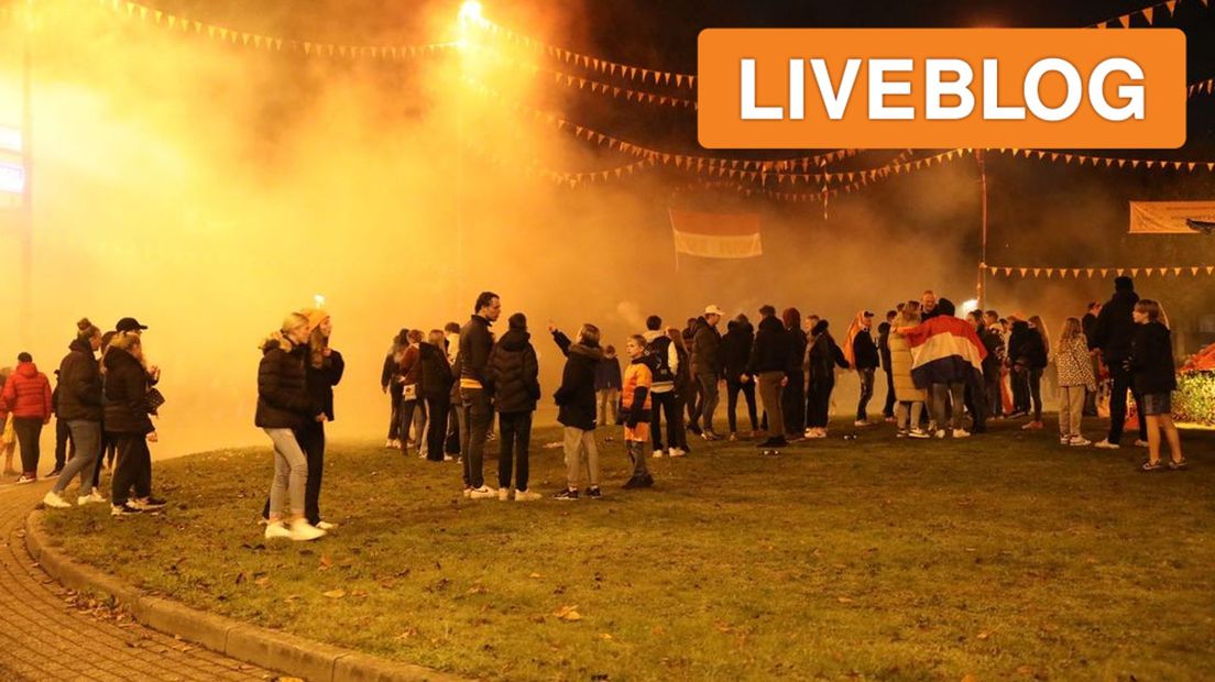 Vrijdagavond verzamelden zich enkele honderden mensen op de Oranjerotonde.