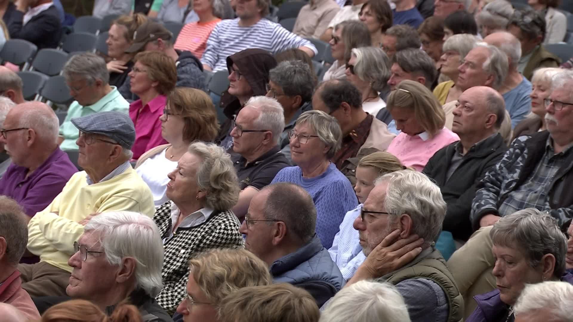 Herdenking Nationaal Ereveld Loenen