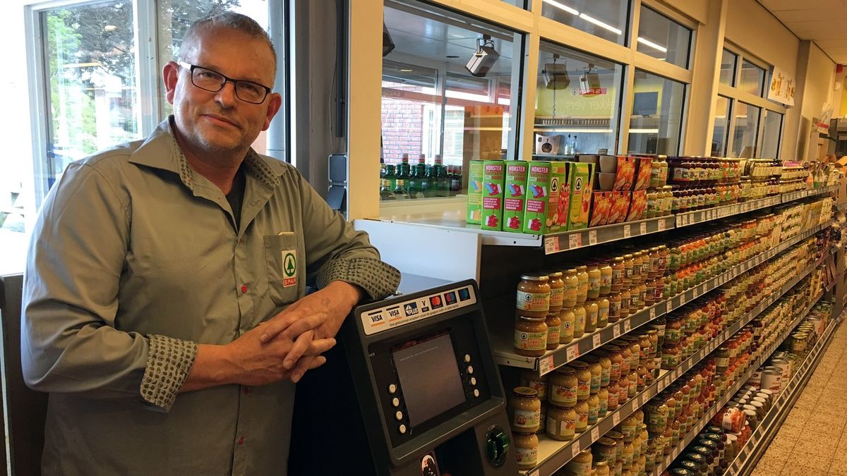 Het duurde even, maar Noordbroek heeft weer een geldautomaat
