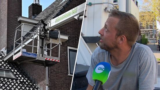 Brandweer redt man die 2,5 uur vastzit in hoogwerker