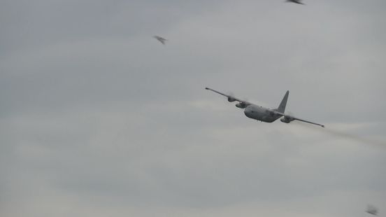 Militair vliegtuig scheert over Drenthe