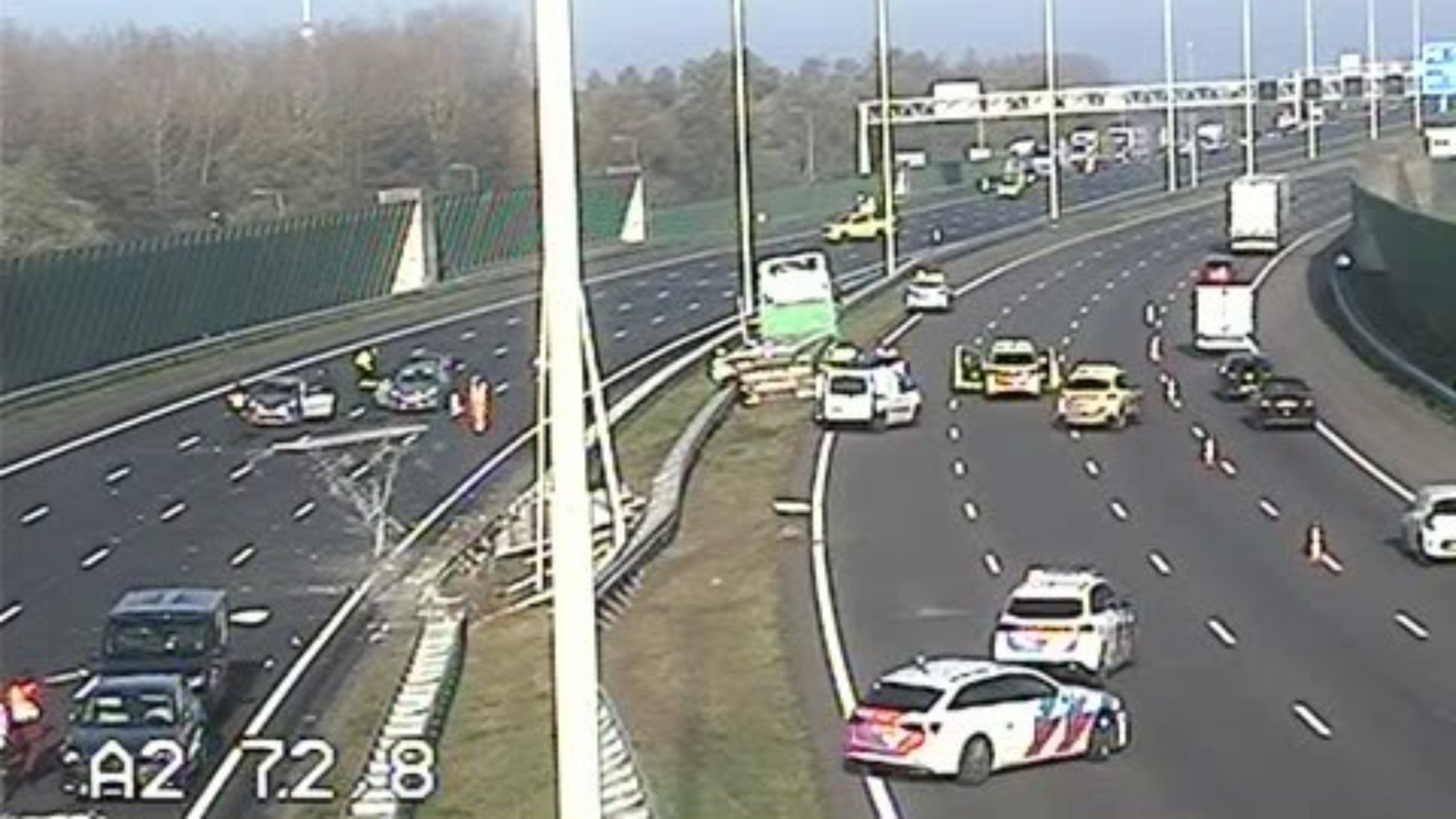 A2 bij Vianen weer open na zwaar ongeluk met vrachtwagen