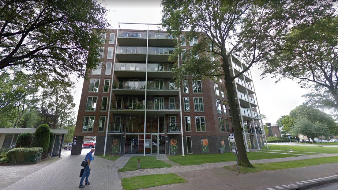 De grond ligt bij appartementencomplex La Luna in Bilthoven.