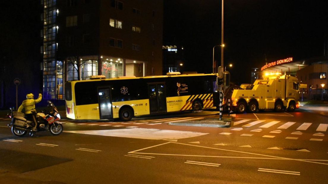 De coronabus arriveert bij het UMCG