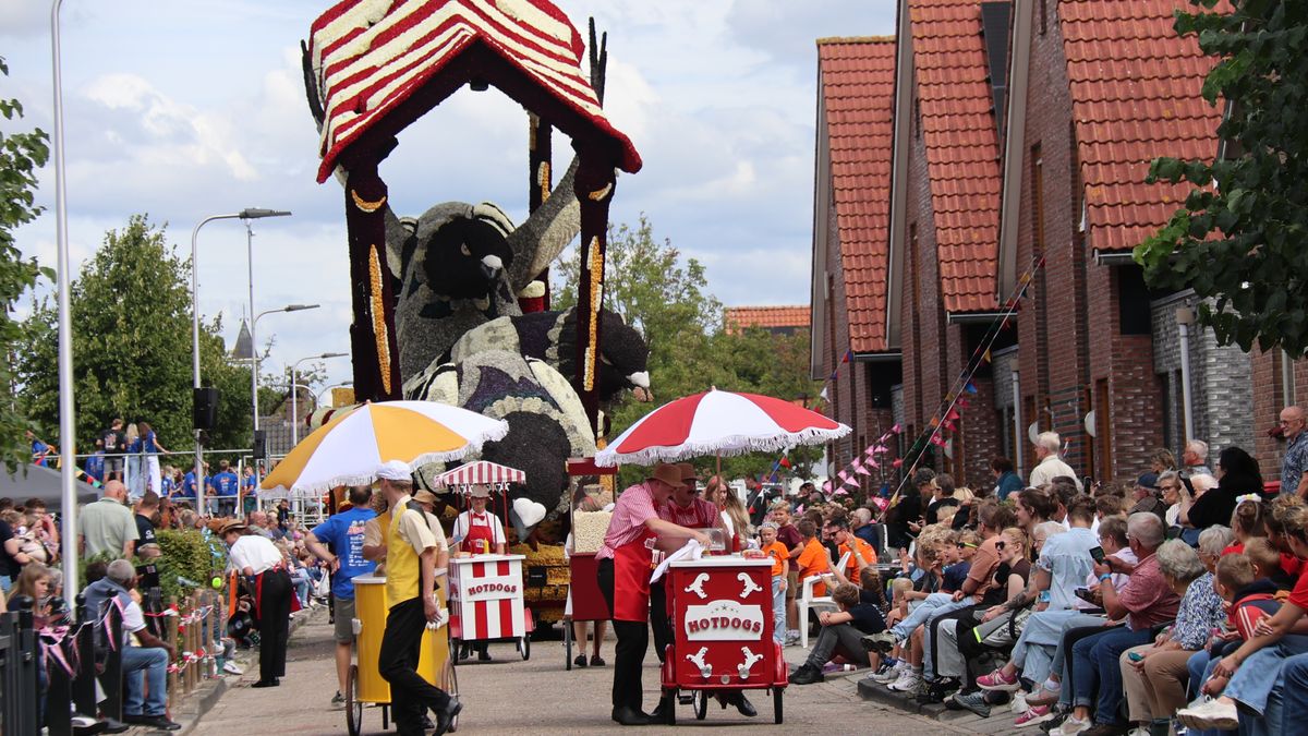 In Beeld: bloemencorso Sint Jansklooster