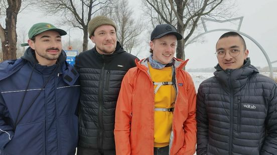 Op een waterfiets langs de elf steden: "Willen jongeren aansporen op avontuur te gaan" Nieuws