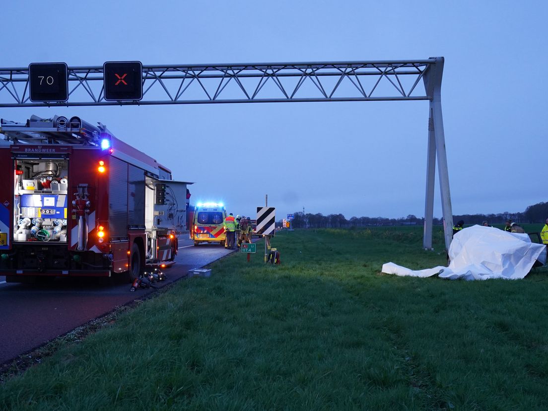 Ernstig ongeval op A1 bij Bathmen, 1 rijstrook dicht